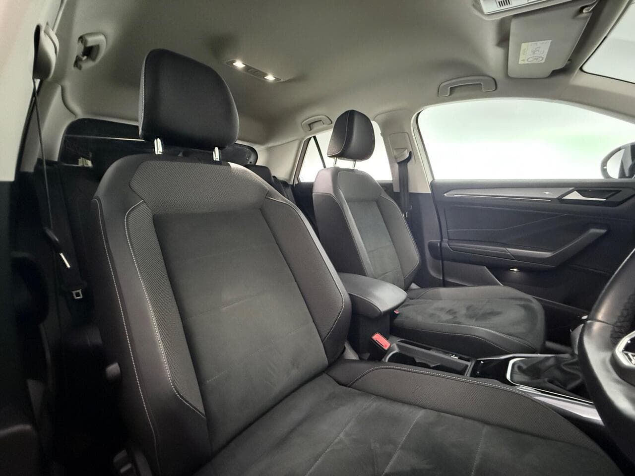 Volkswagen T-Roc thumbnail Seat Driver