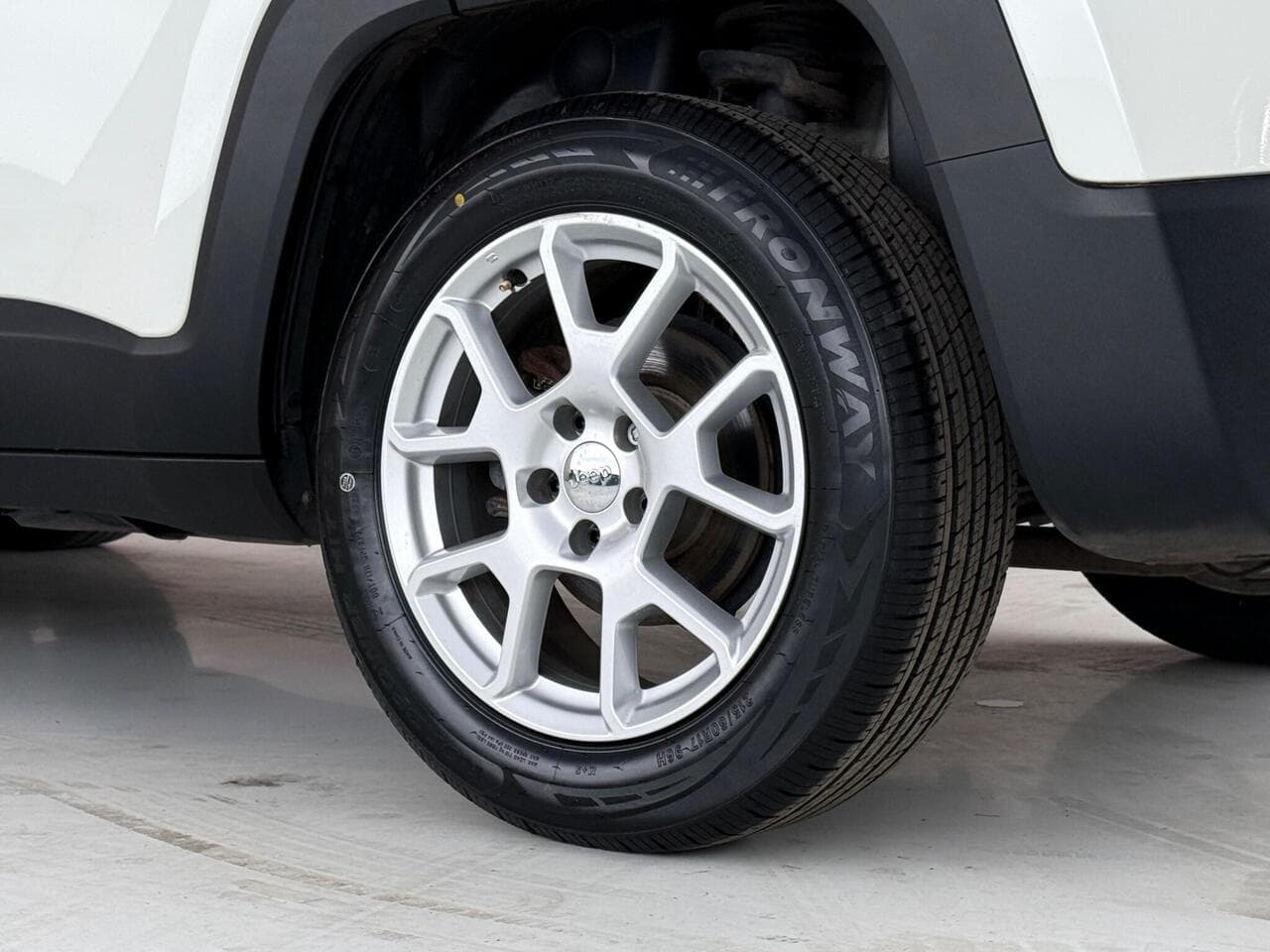 Jeep Renegade thumbnail Wheel