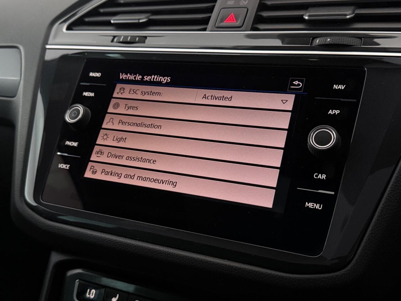 Volkswagen Tiguan thumbnail Infotainment System