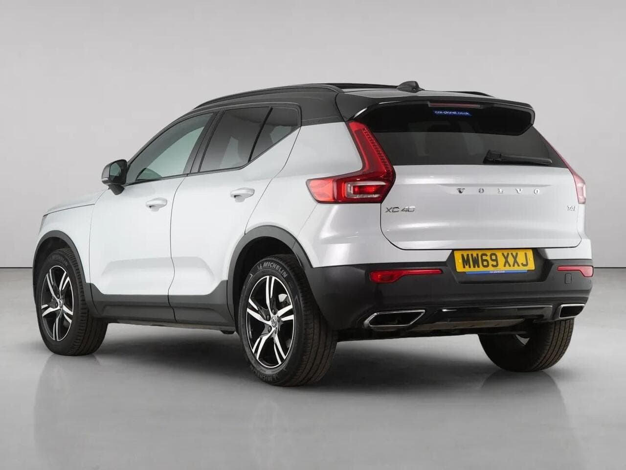 Volvo XC40 thumbnail Rear Left