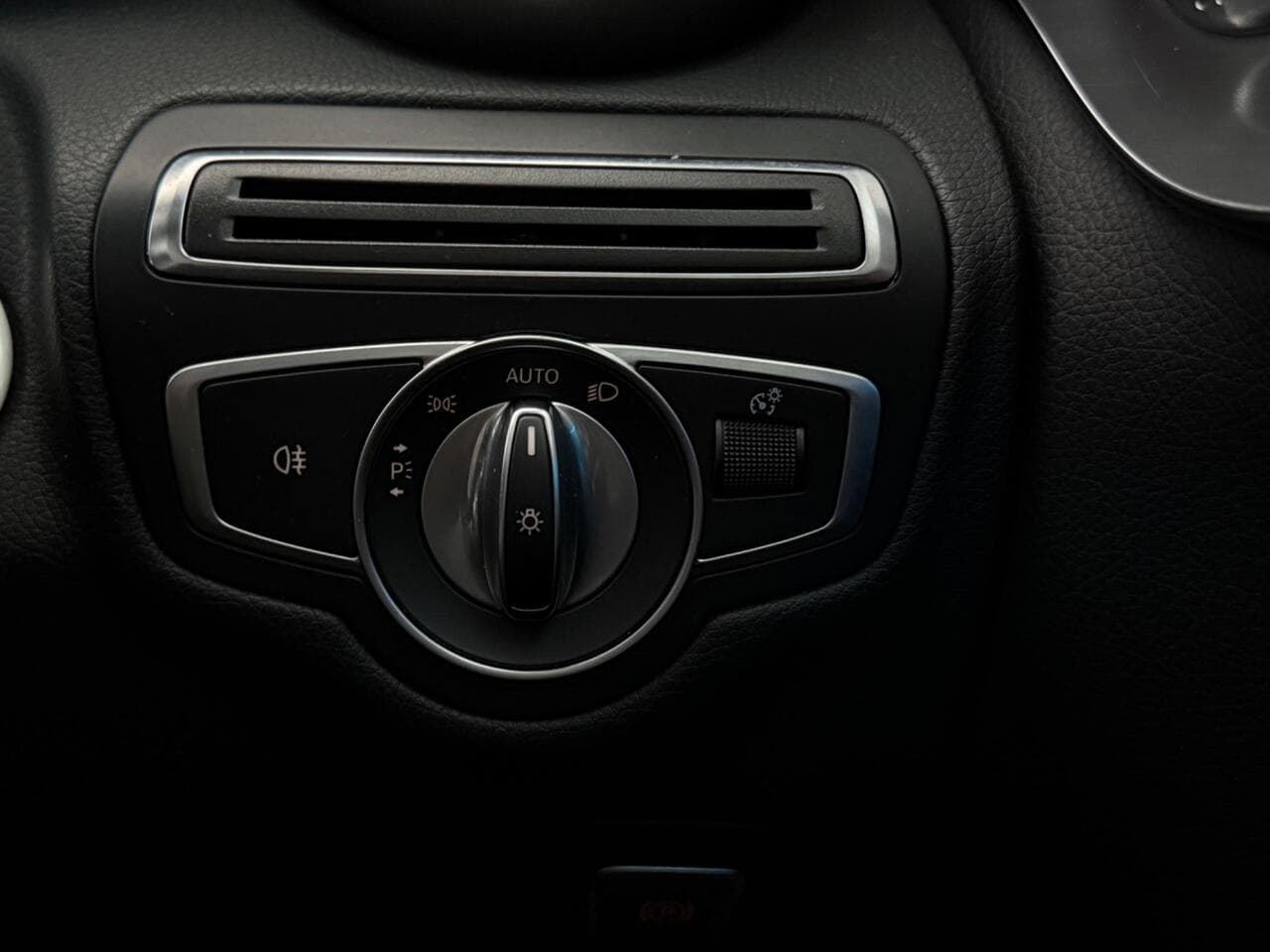Mercedes-Benz C Class thumbnail Misc Controls