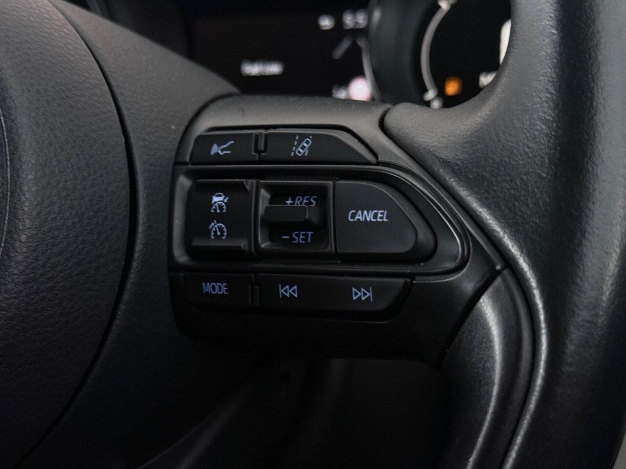 Toyota Yaris thumbnail Misc Controls