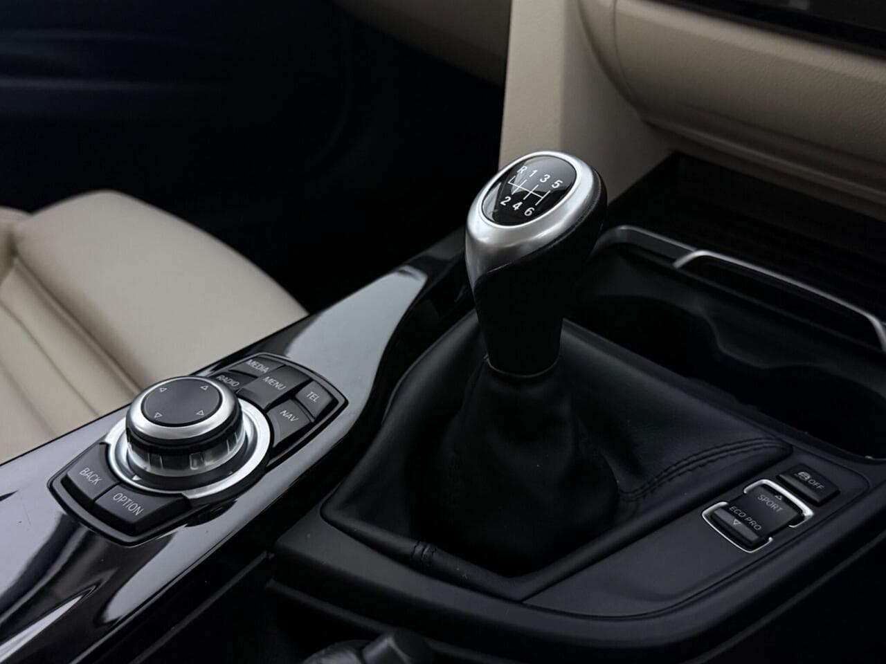 BMW 3 Series thumbnail Interior Front