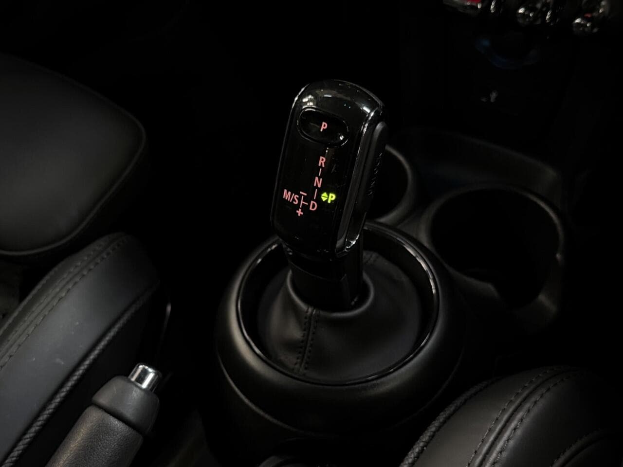 MINI Hatch thumbnail Interior Front