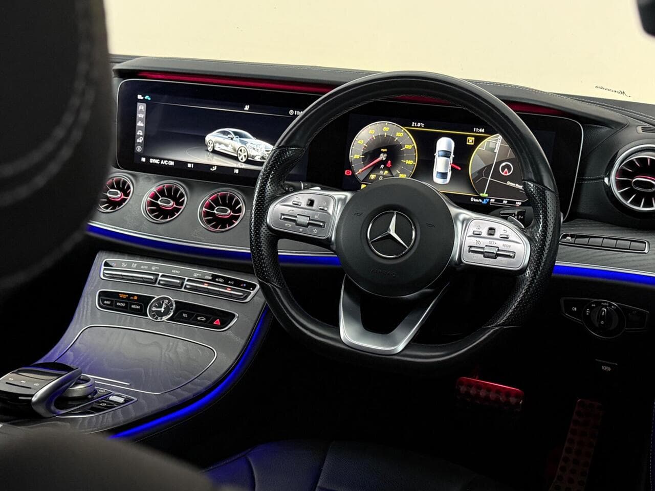 Mercedes-Benz CLS thumbnail Interior Front