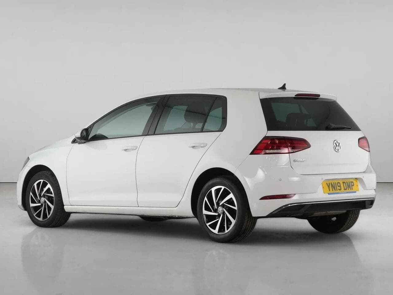 Volkswagen Golf thumbnail Rear Left