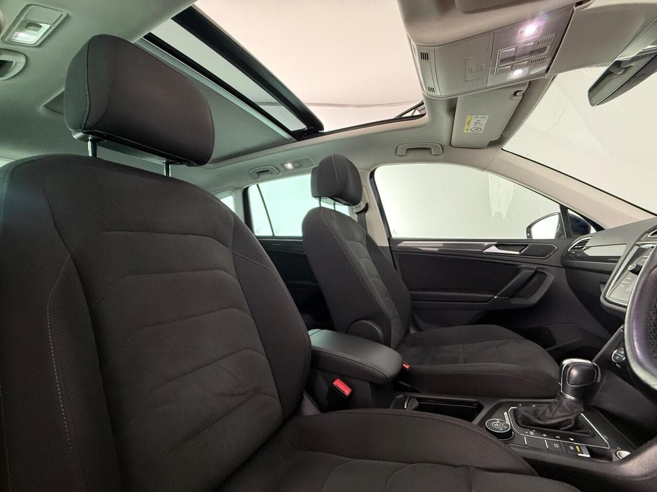 Volkswagen Tiguan thumbnail Seat Driver