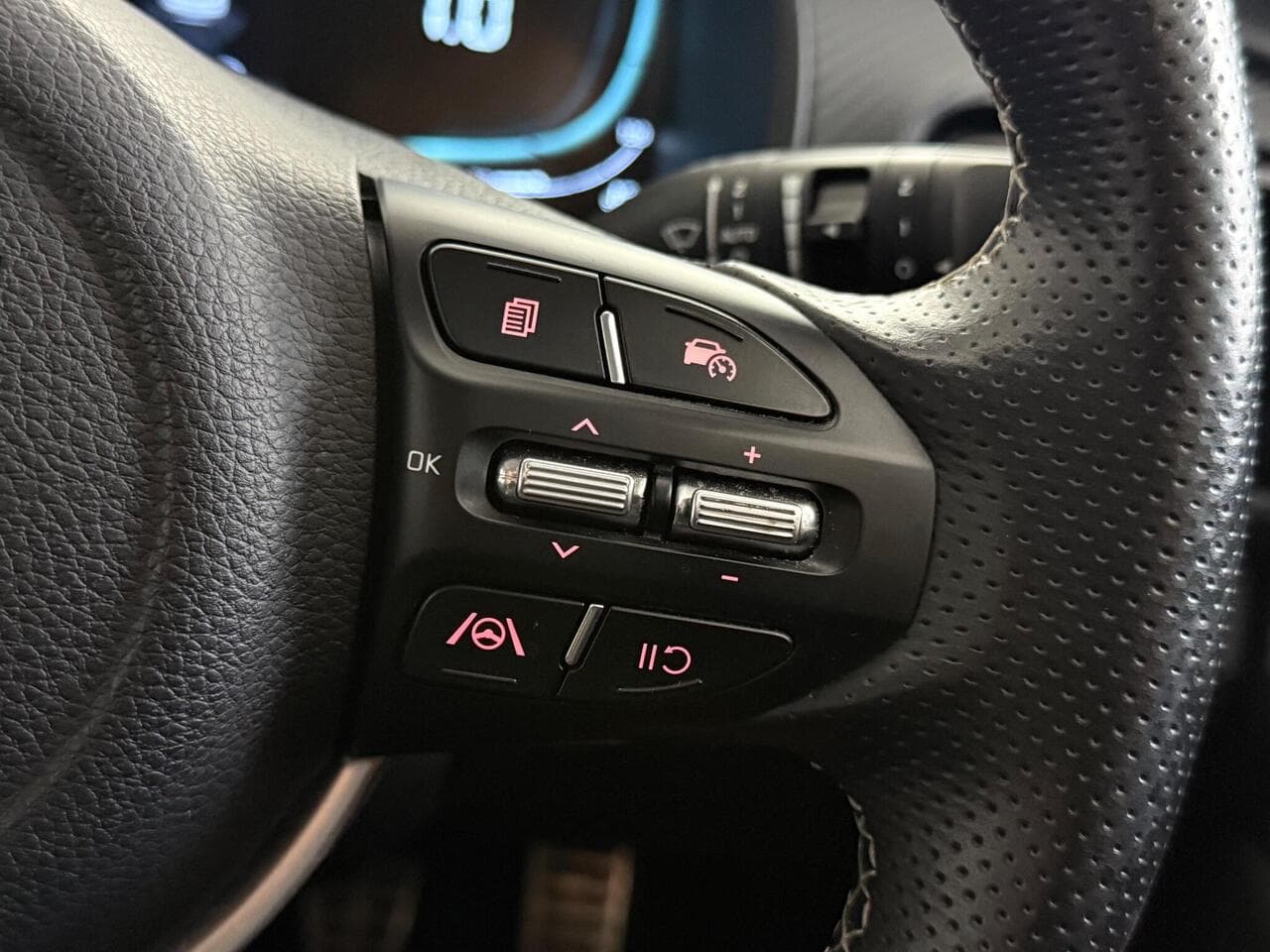 Kia Stonic thumbnail Misc Controls