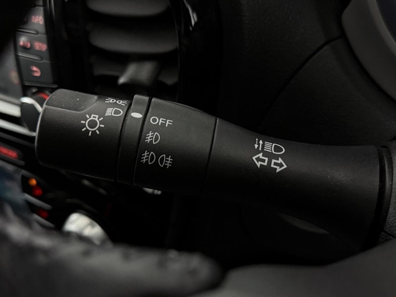 Nissan Juke thumbnail Misc Controls