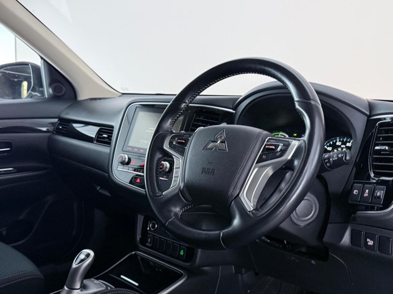 Mitsubishi Outlander thumbnail Interior Front