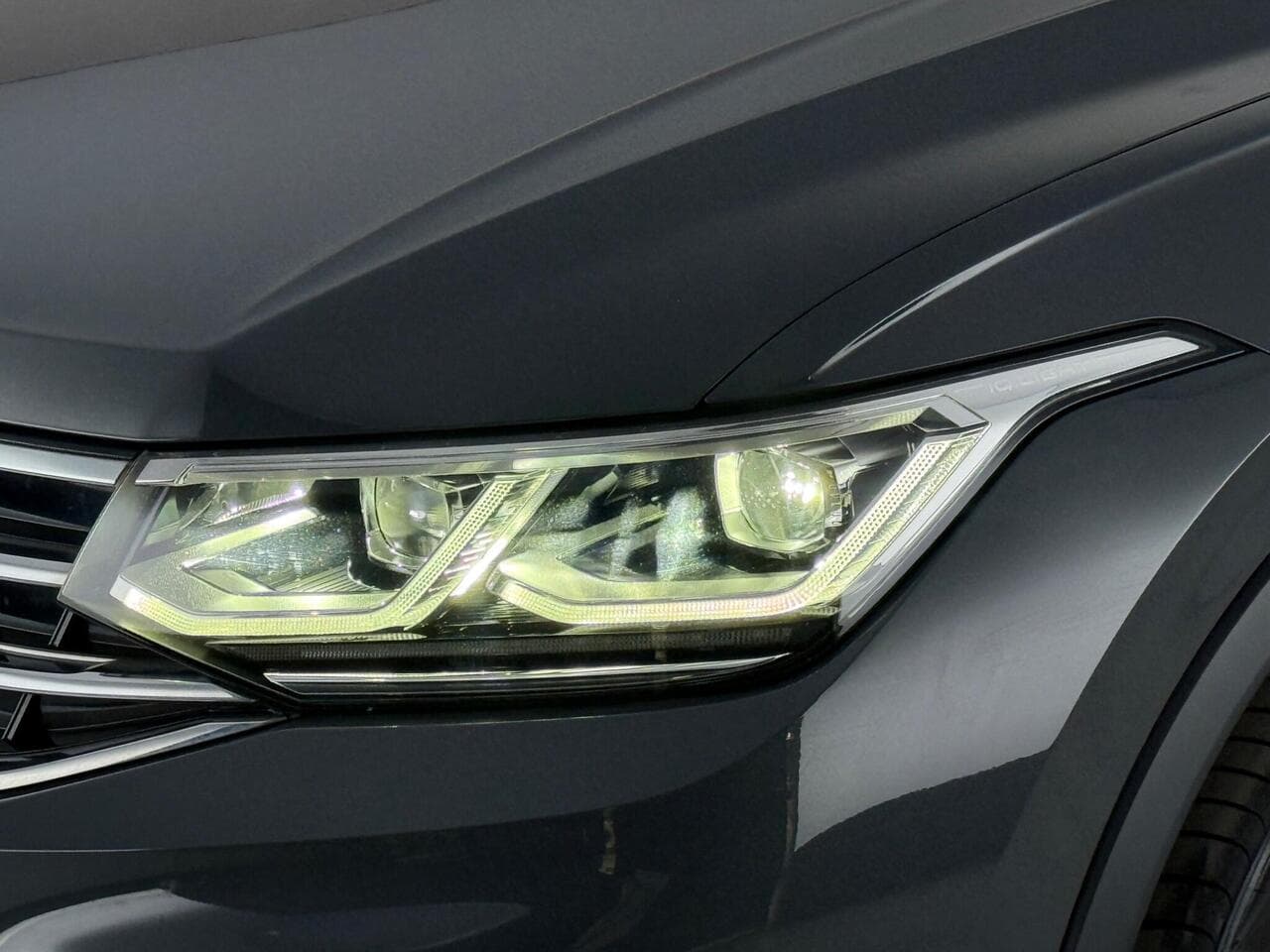 Volkswagen Tiguan thumbnail Lights Front