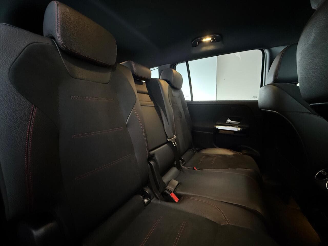 Mercedes-Benz GLB thumbnail Seats Rear