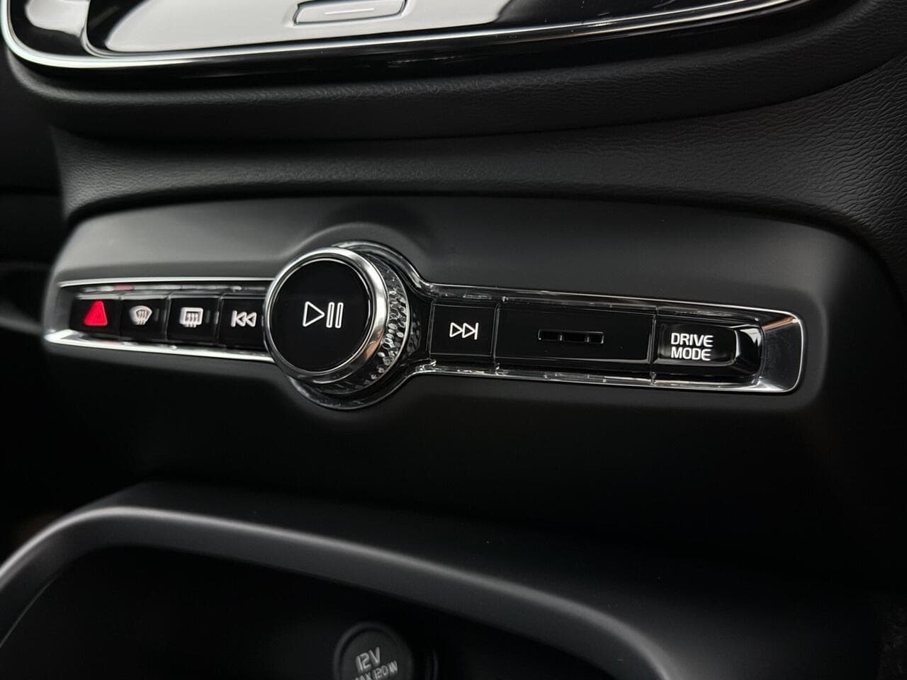 Volvo XC40 thumbnail Misc Controls