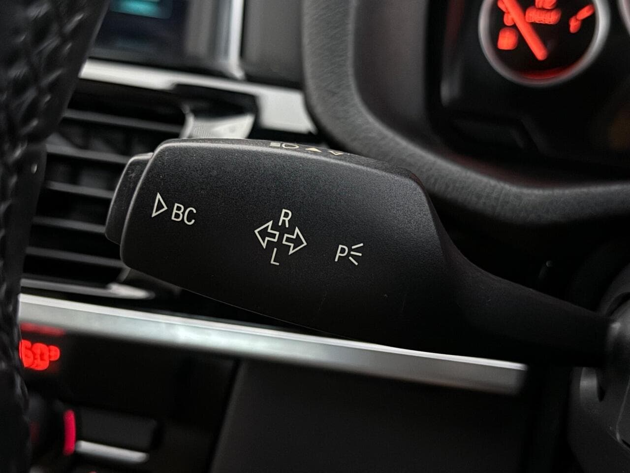 BMW X4 thumbnail Misc Controls