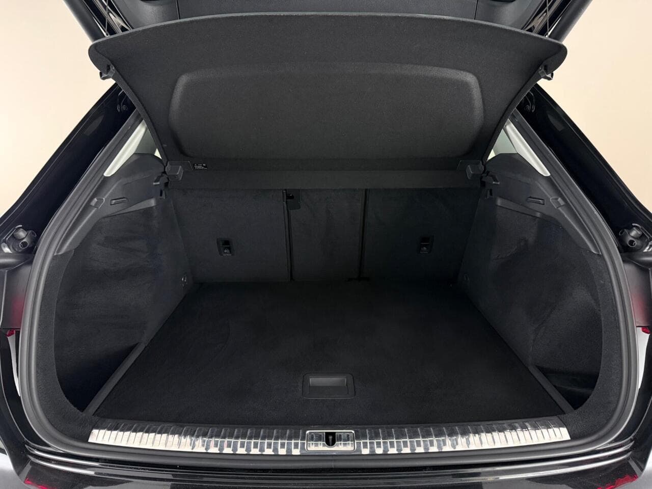 Audi Q3 thumbnail Boot