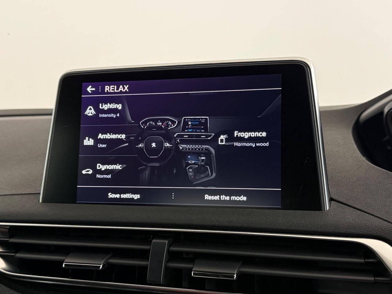 Peugeot 3008 thumbnail Infotainment System