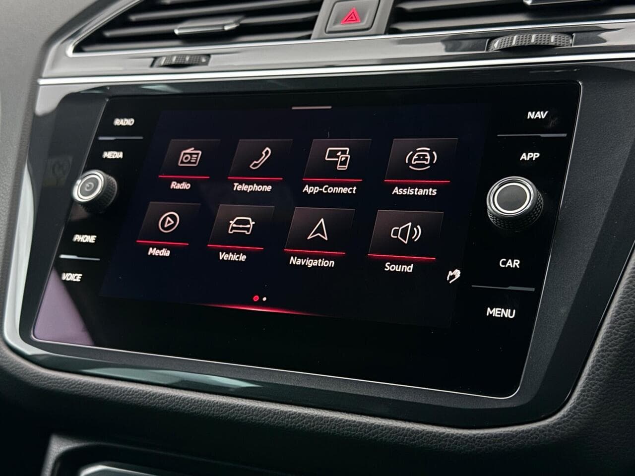 Volkswagen Tiguan thumbnail Infotainment System
