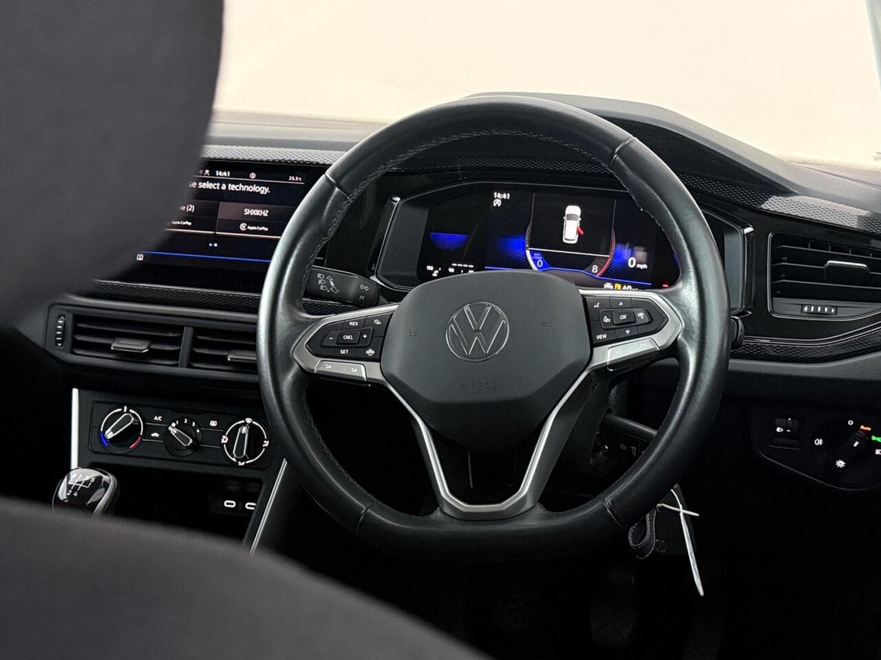 Volkswagen Polo thumbnail Steering Wheel