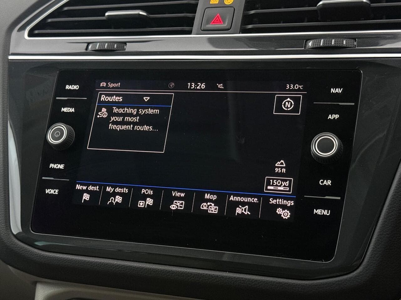 Volkswagen Tiguan thumbnail Infotainment System