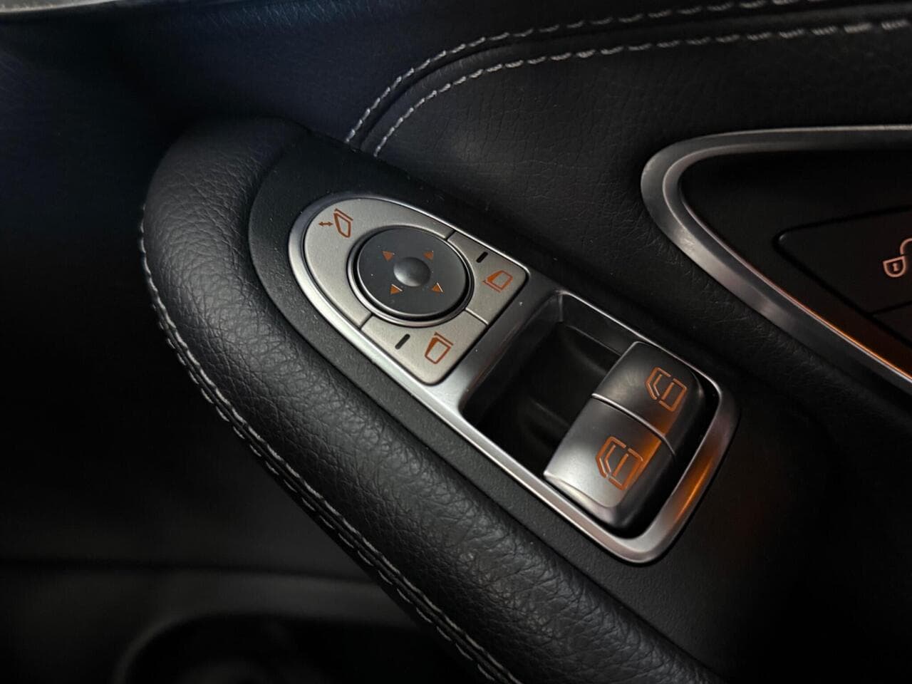 Mercedes-Benz C Class thumbnail Misc Controls