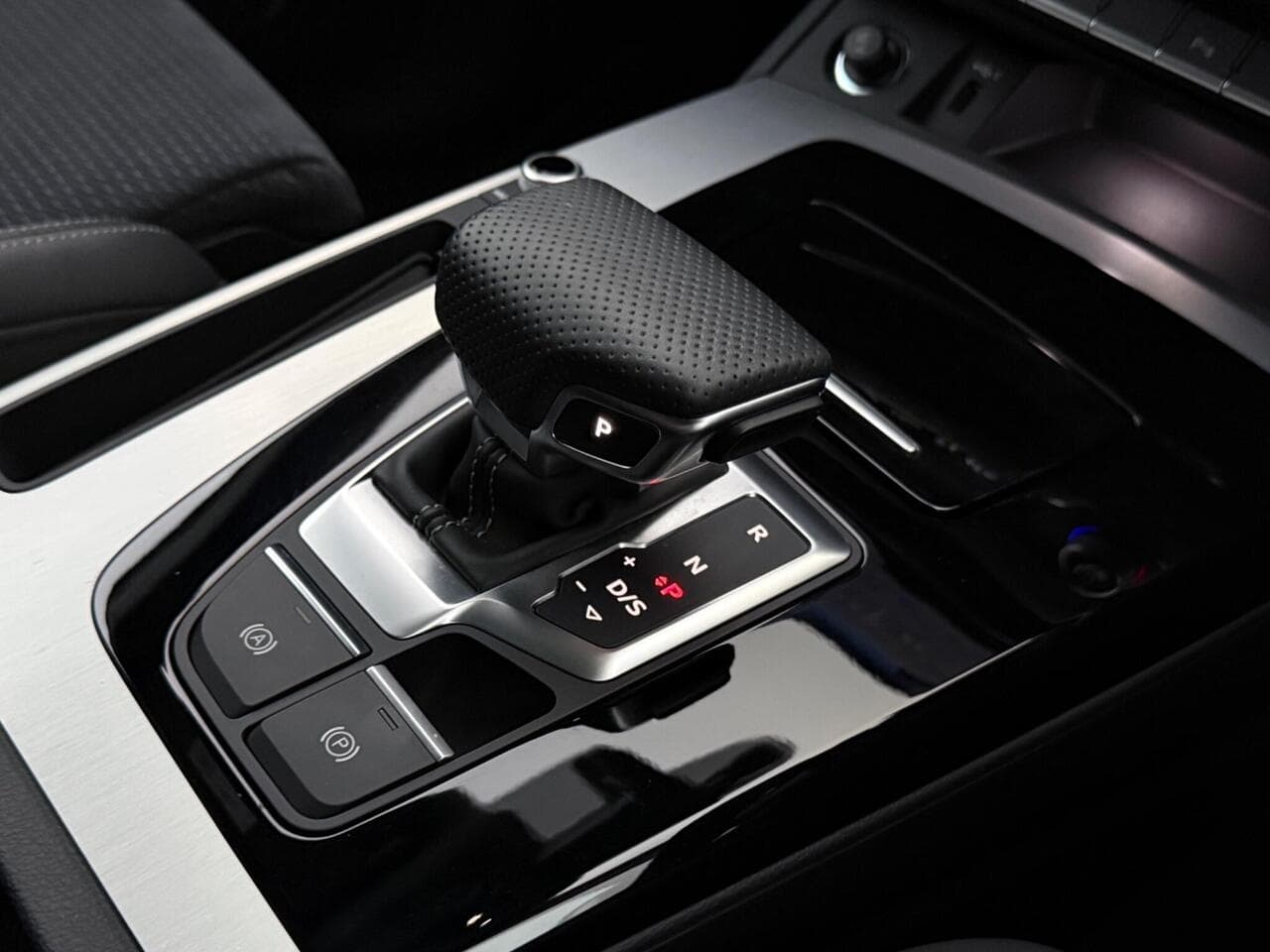 Audi Q5 thumbnail Interior Front