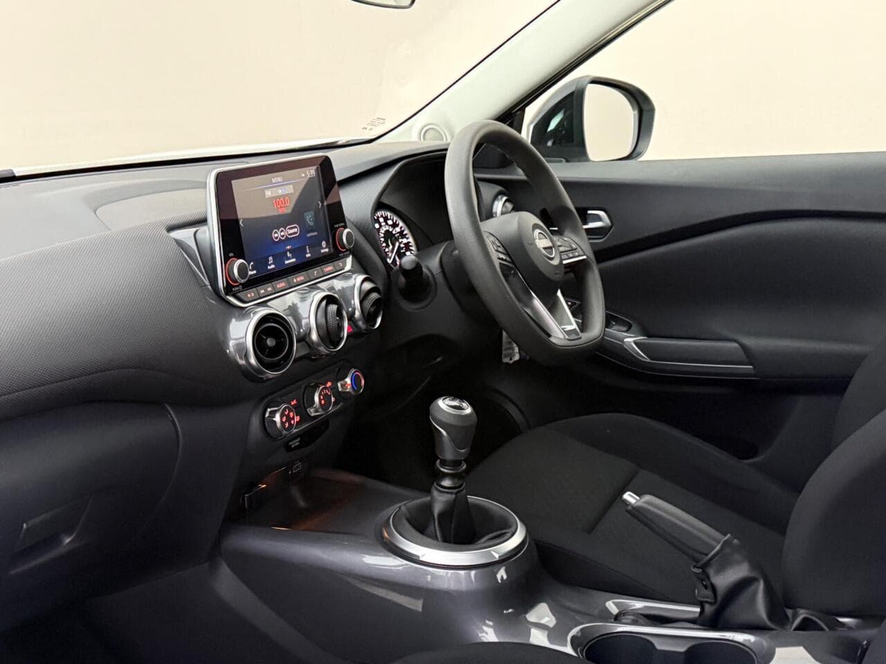 Nissan Juke thumbnail Interior Front
