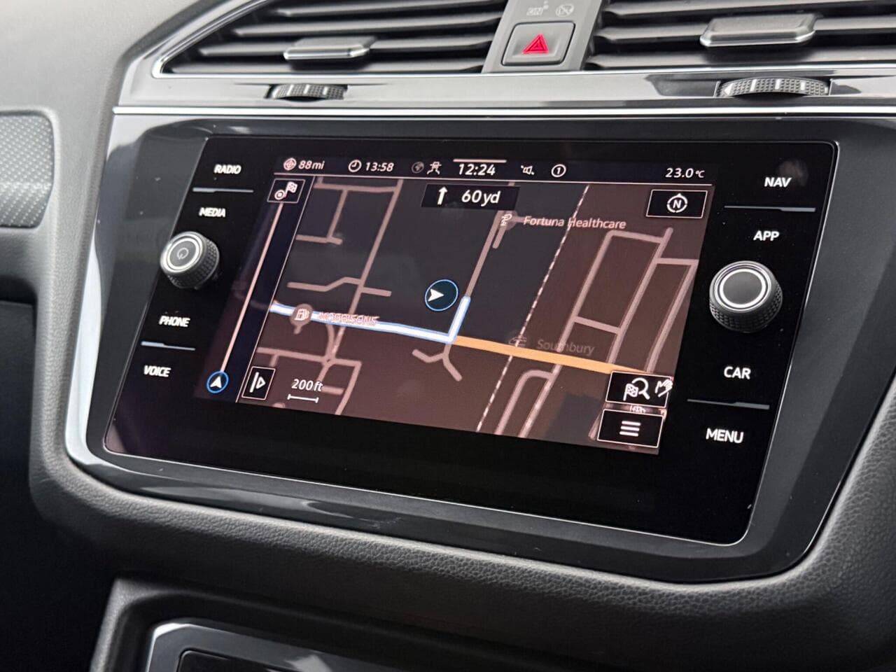 Volkswagen Tiguan Allspace thumbnail Infotainment System