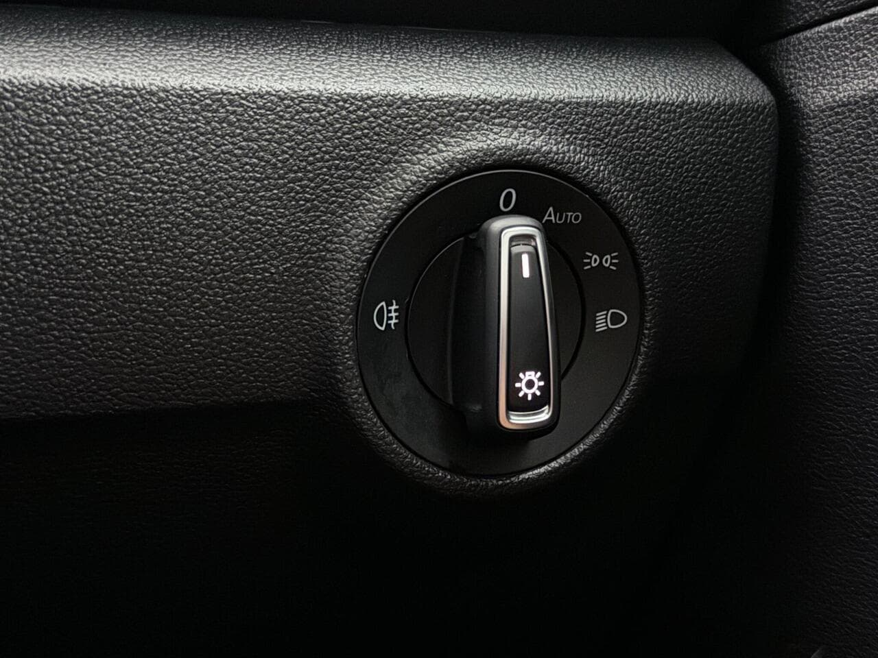 Volkswagen T-Roc thumbnail Misc Controls