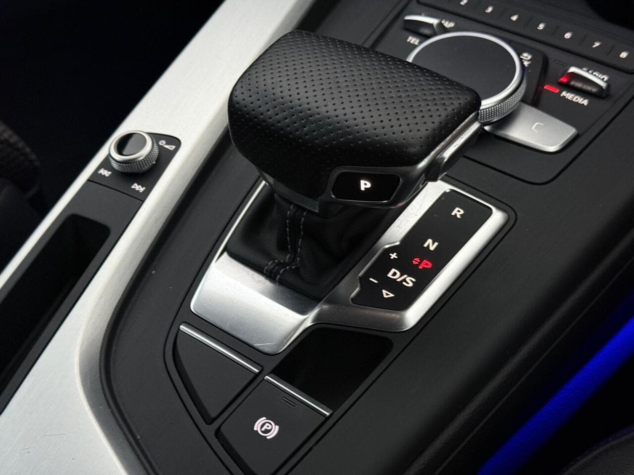 Audi A4 Avant thumbnail Misc Controls