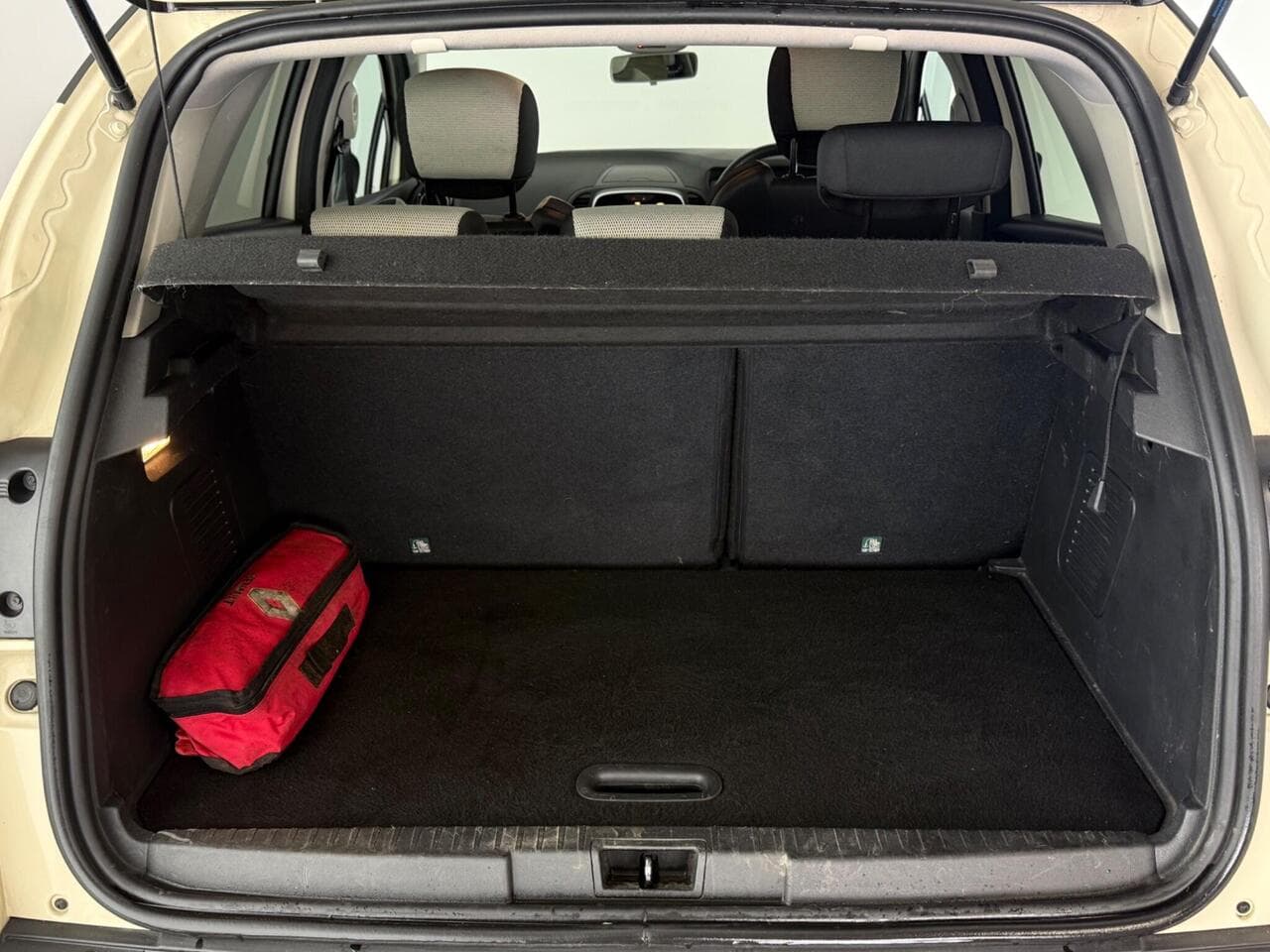Renault Captur thumbnail Boot