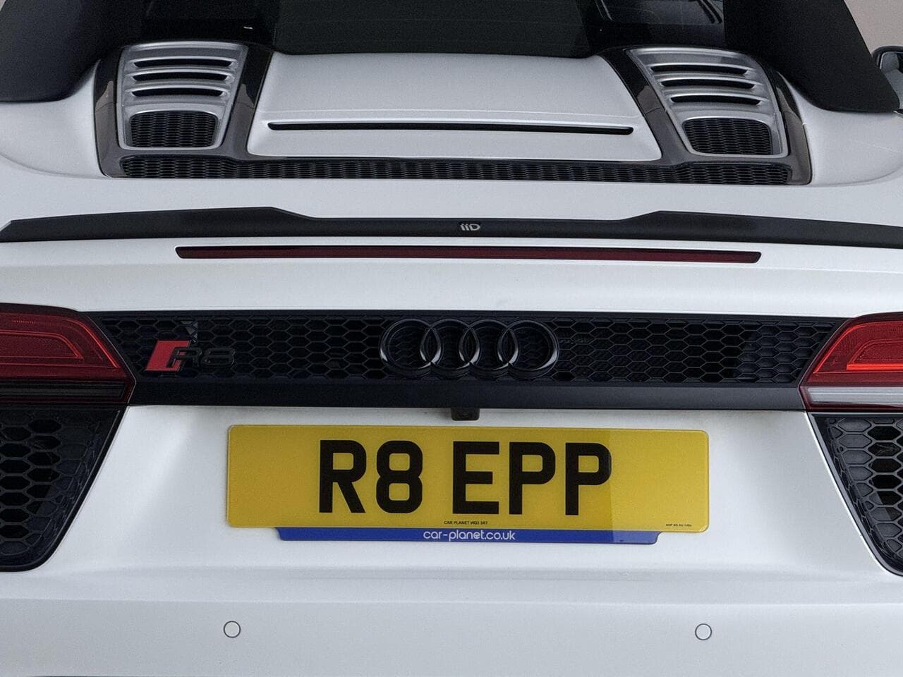 Audi R8 thumbnail Rear