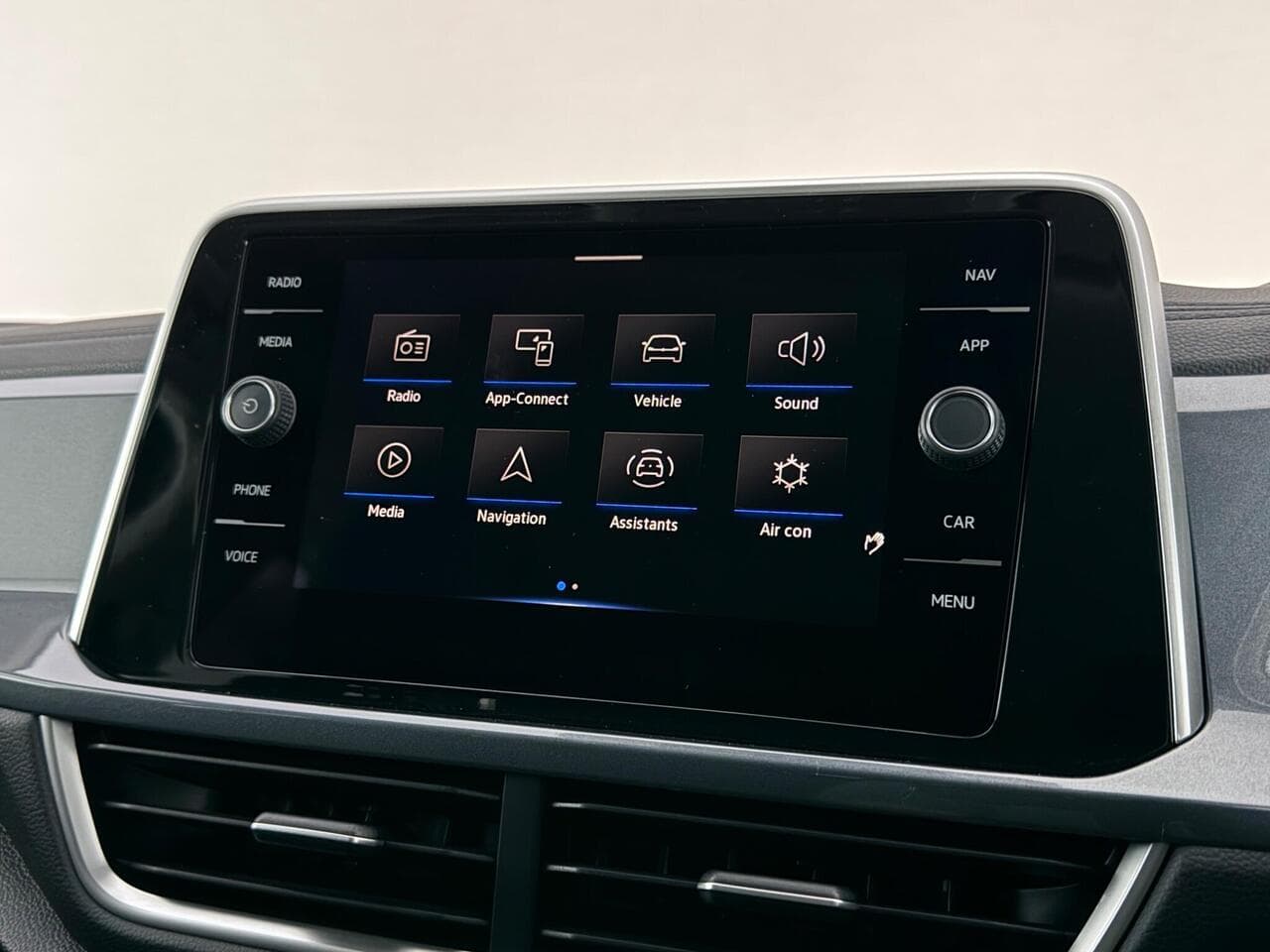 Volkswagen T-Roc thumbnail Infotainment System
