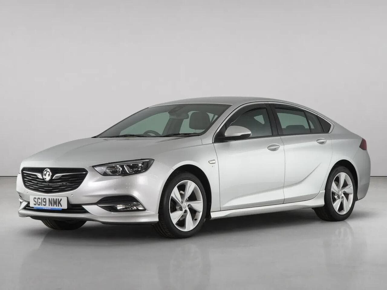 Vauxhall Insignia thumbnail Front Left