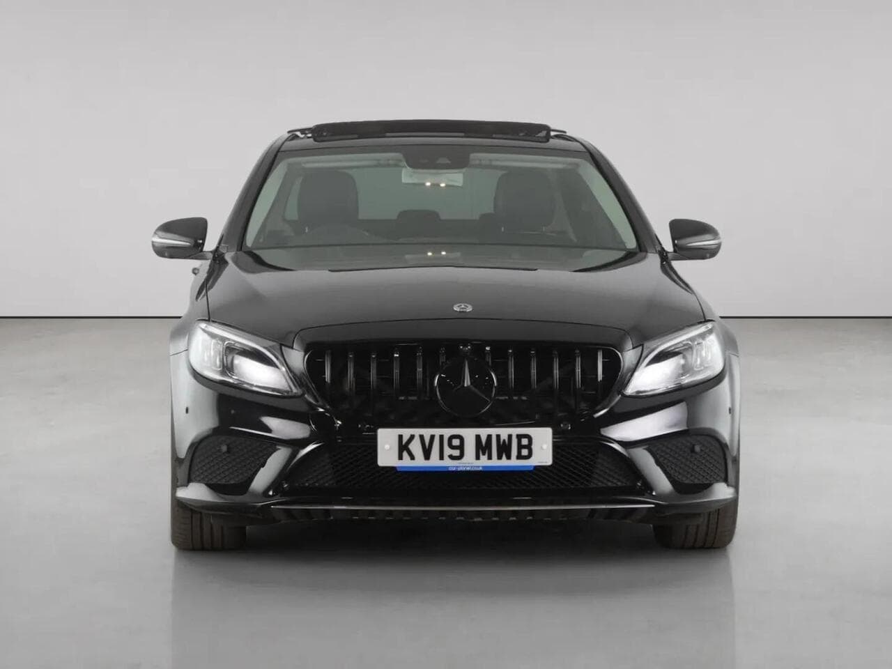 Mercedes-Benz C Class thumbnail Front