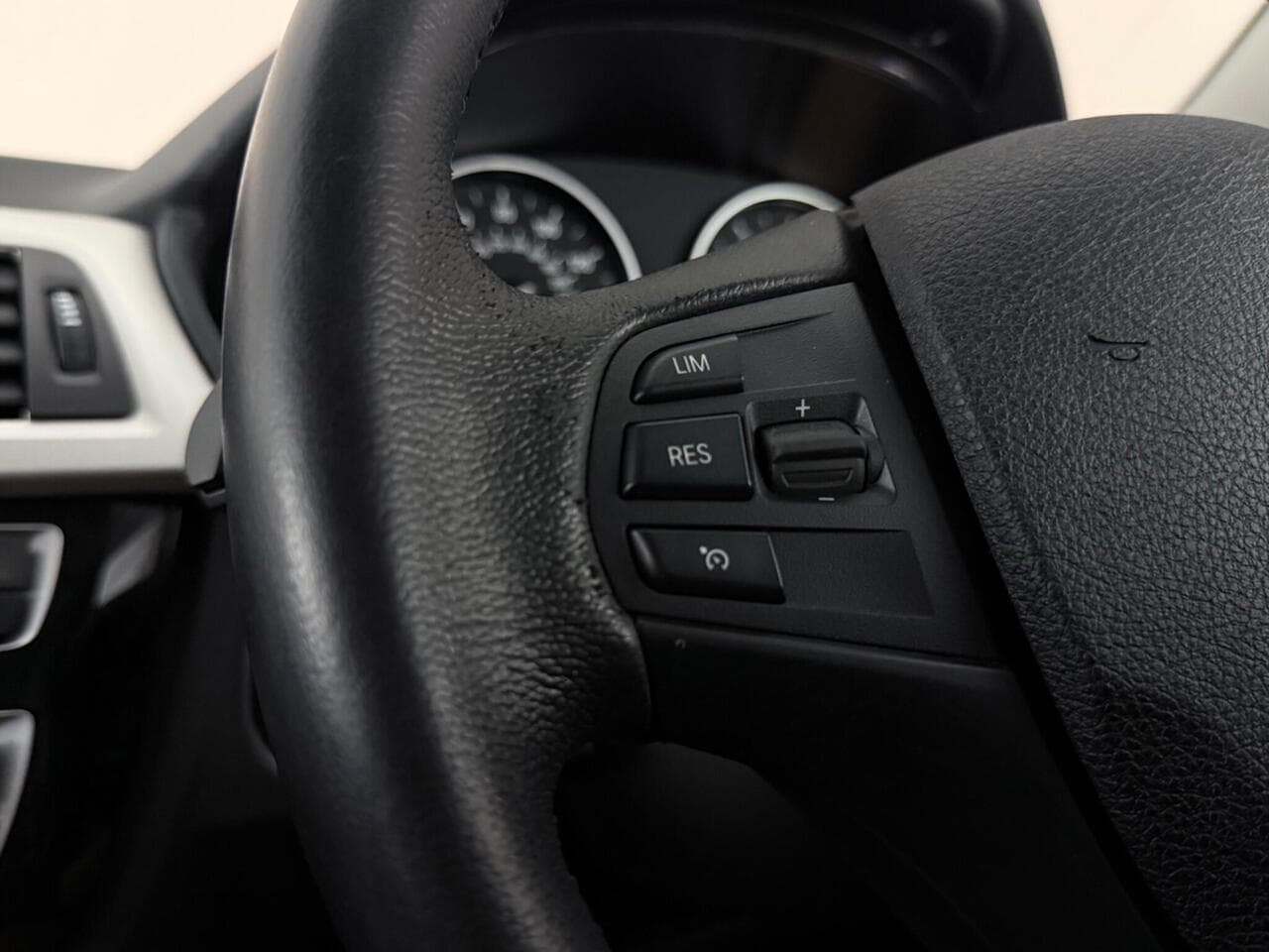 BMW 3 Series thumbnail Misc Controls