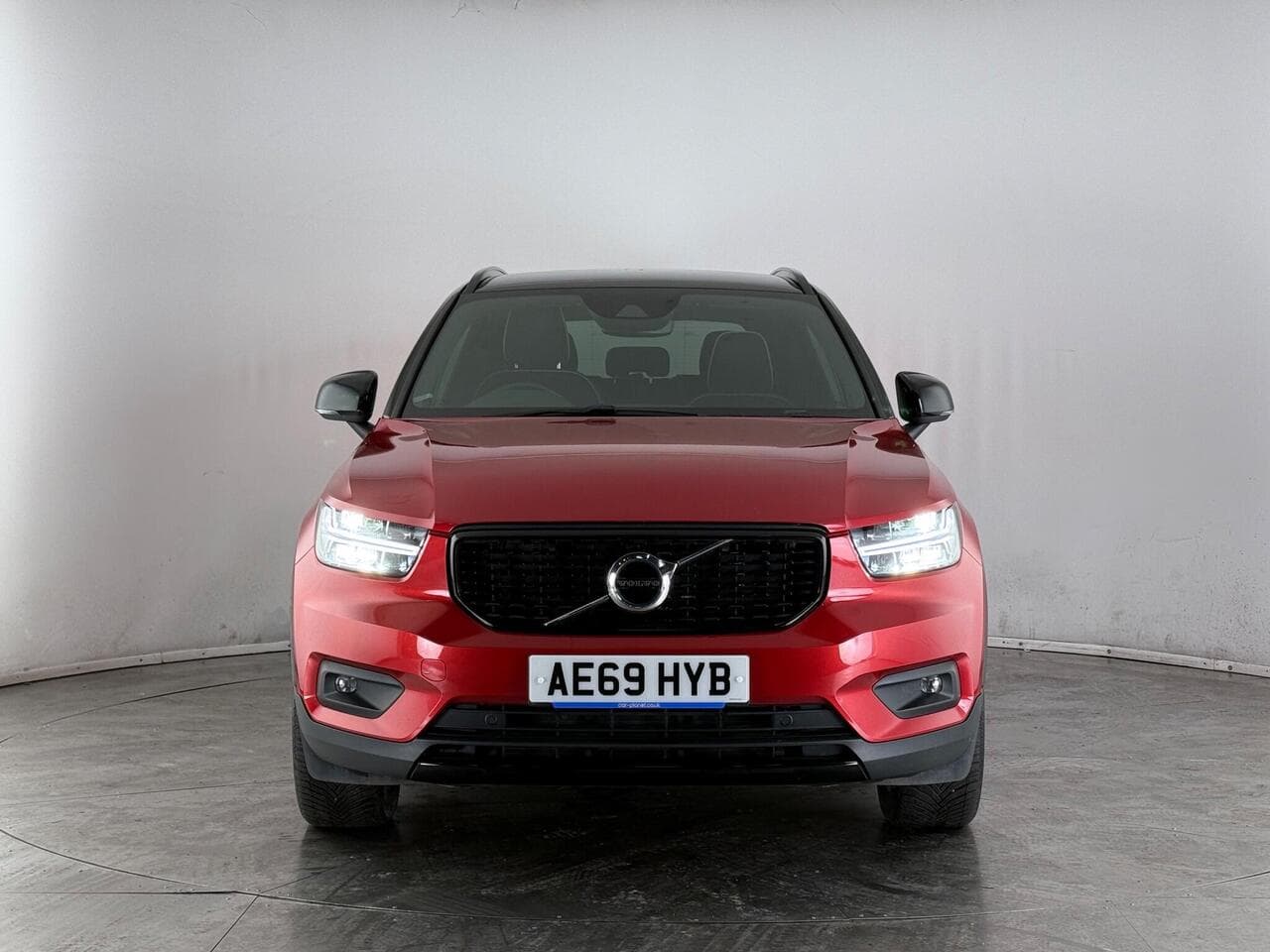 Volvo XC40 thumbnail Front