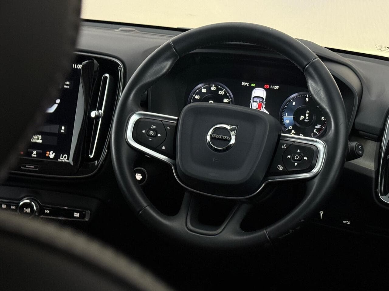 Volvo XC40 thumbnail Steering Wheel