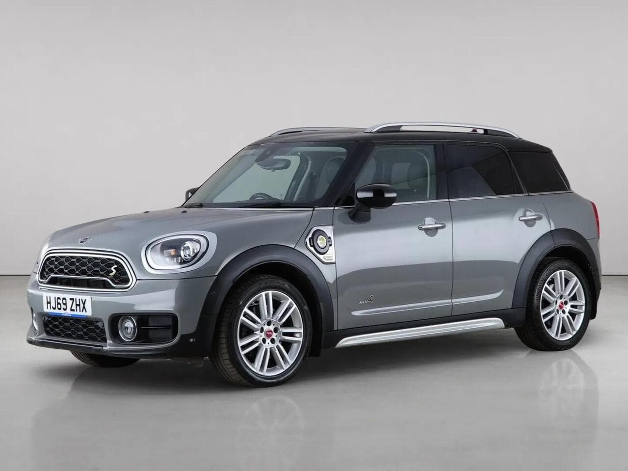 MINI Countryman thumbnail Front Left