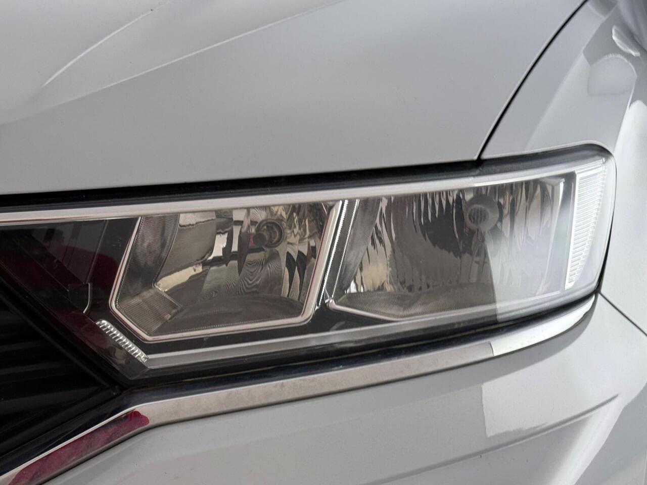 Volkswagen T-Roc thumbnail Lights Front