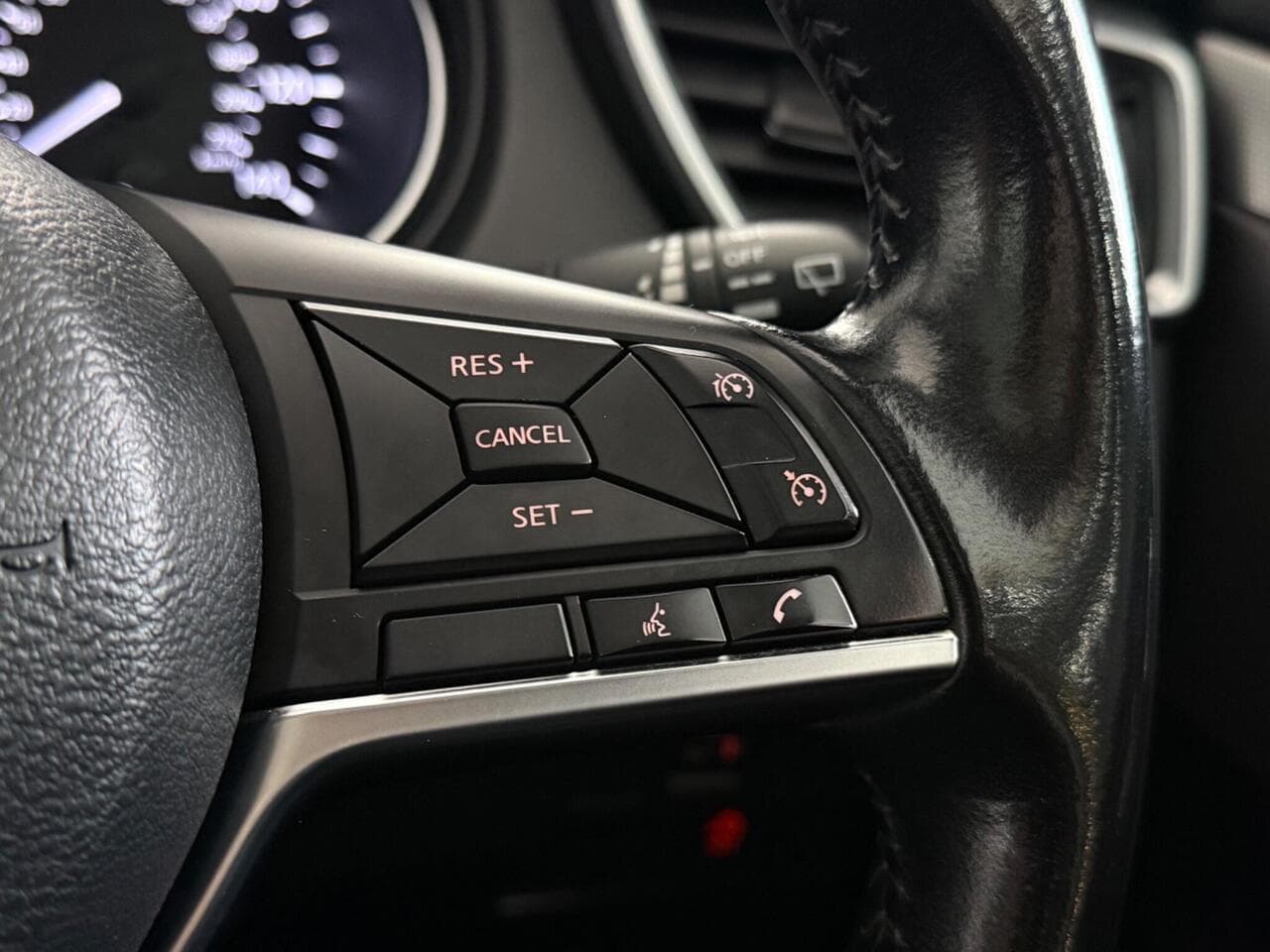 Nissan Qashqai thumbnail Misc Controls