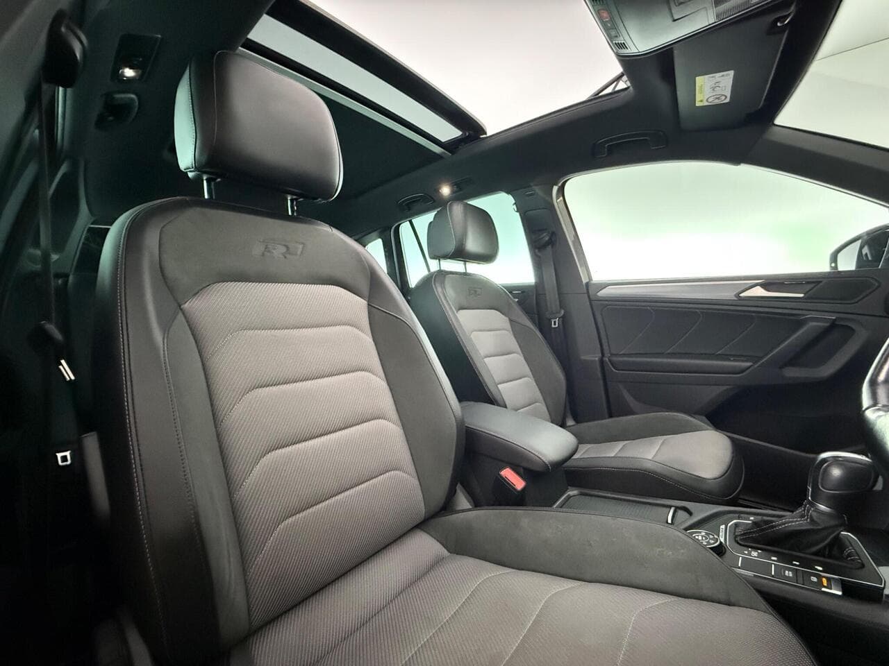 Volkswagen Tiguan thumbnail Seat Driver