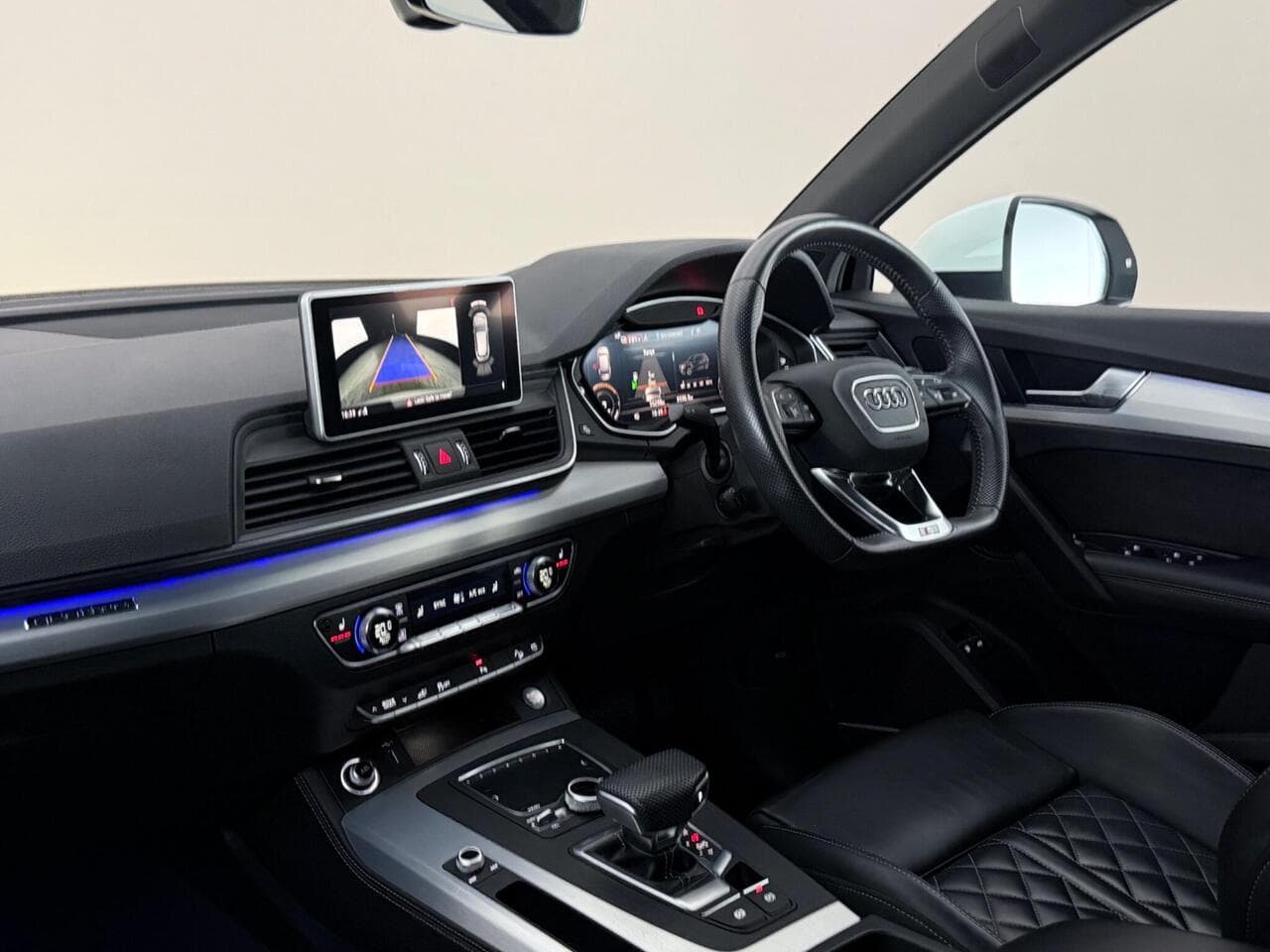 Audi Q5 thumbnail Interior Front