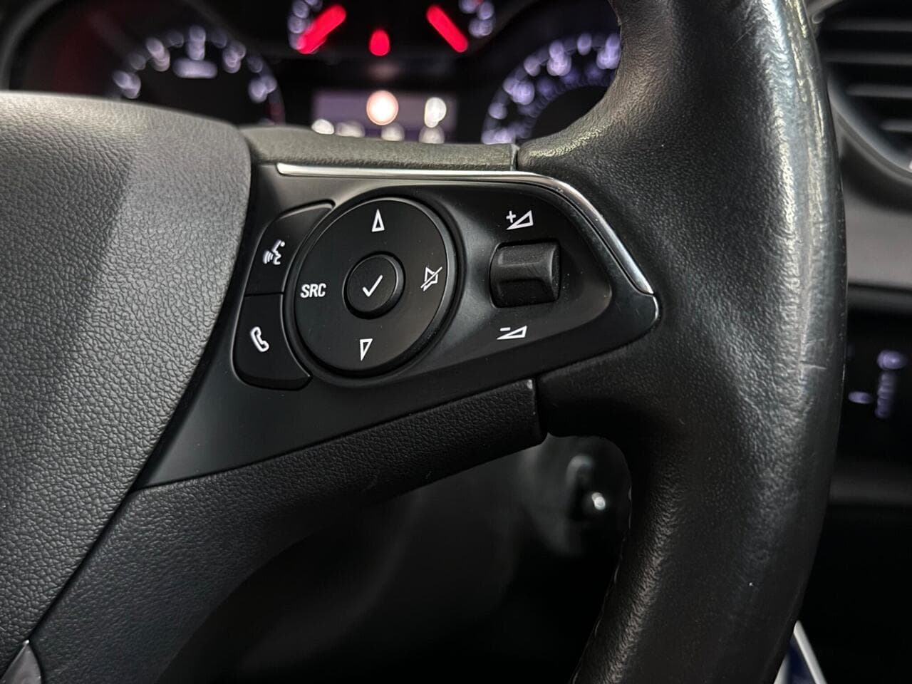 Vauxhall Grandland X thumbnail Misc Controls