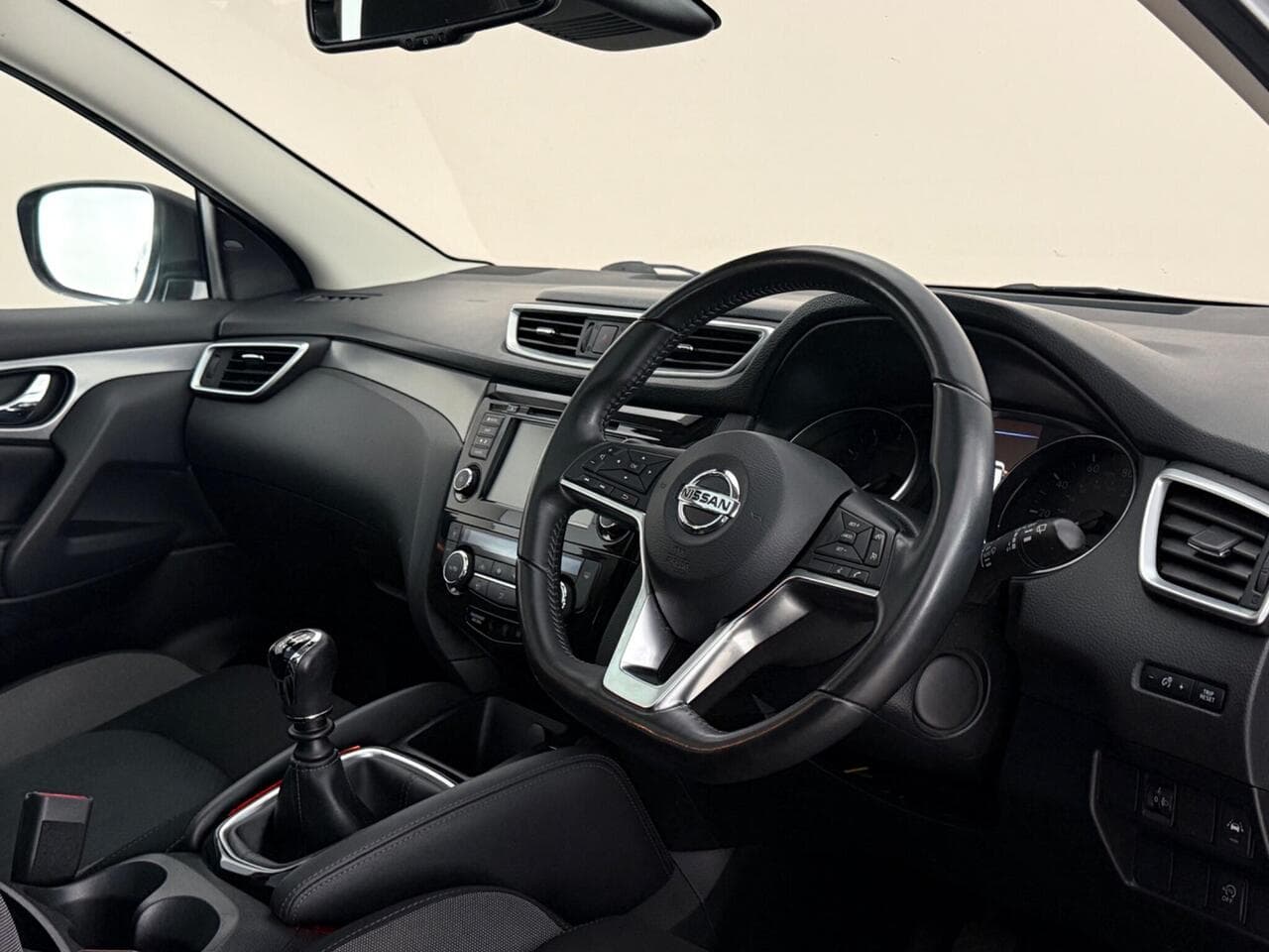 Nissan Qashqai thumbnail Interior Front