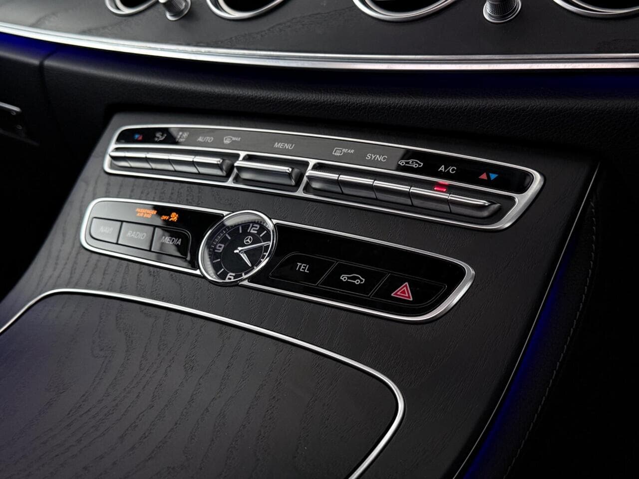 Mercedes-Benz E Class thumbnail Misc Controls