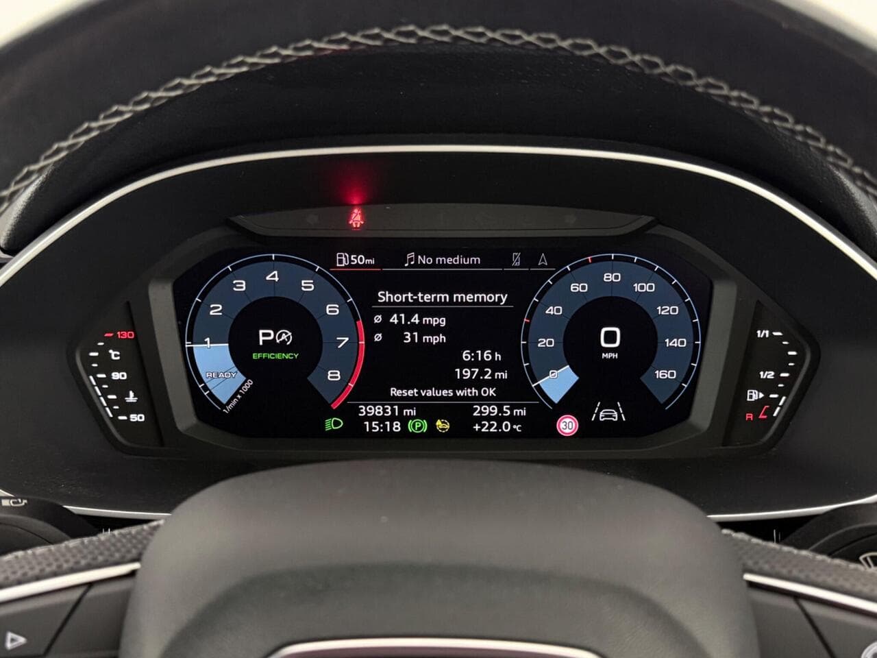 Audi Q3 thumbnail Driver Instruments