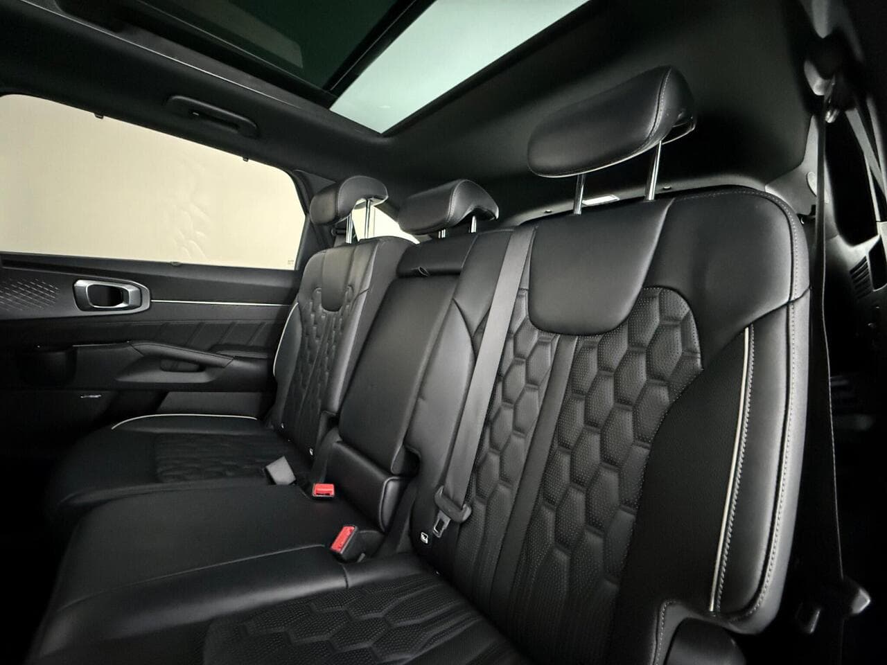 Kia Sorento thumbnail Seats Rear
