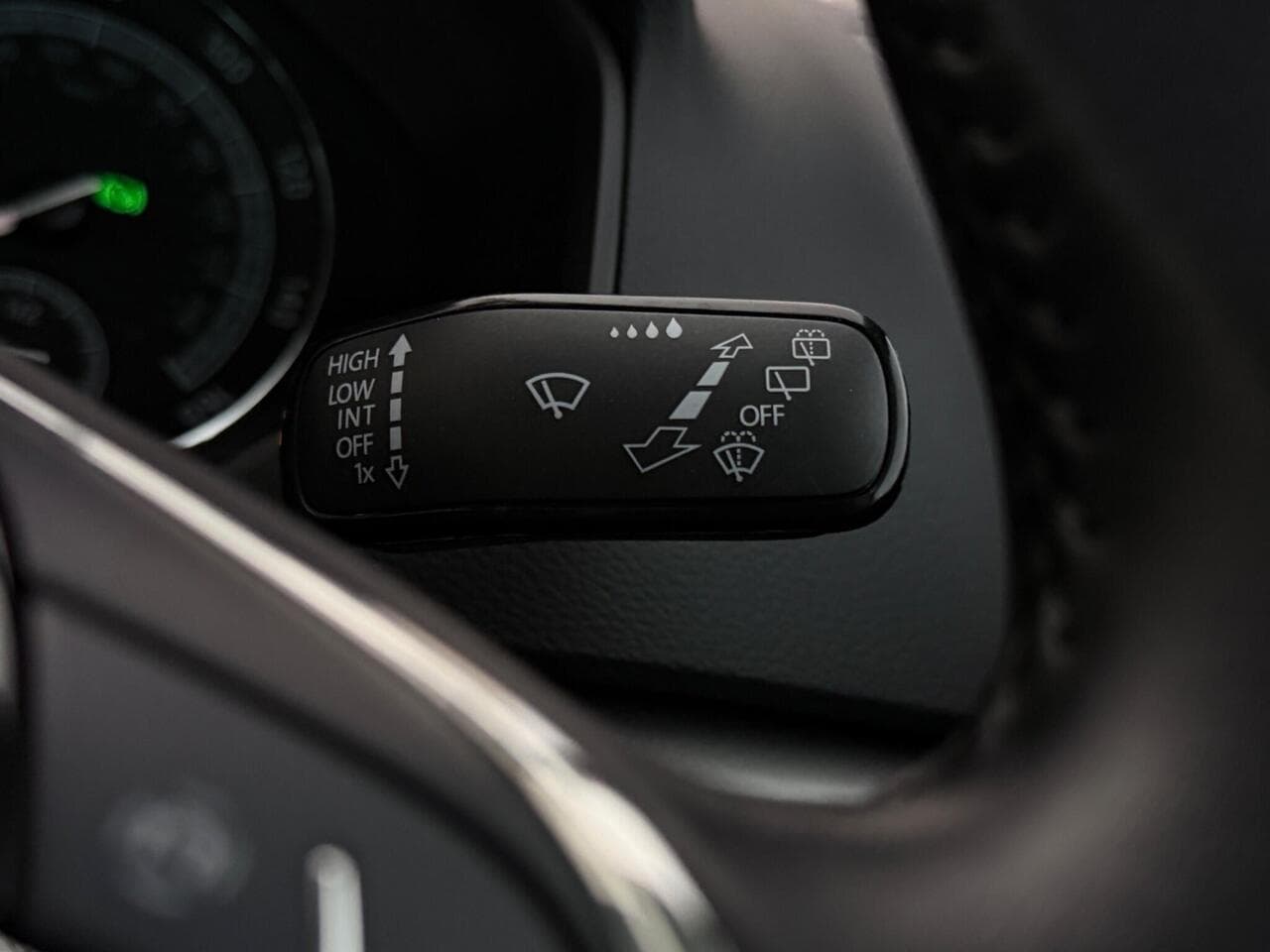 Skoda Karoq thumbnail Misc Controls