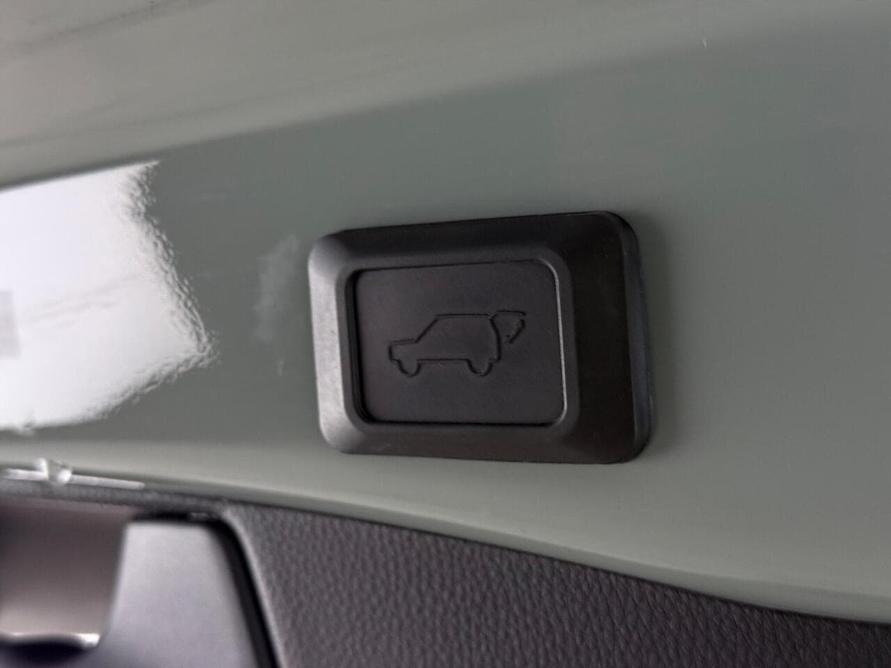 Toyota RAV4 thumbnail Misc Controls