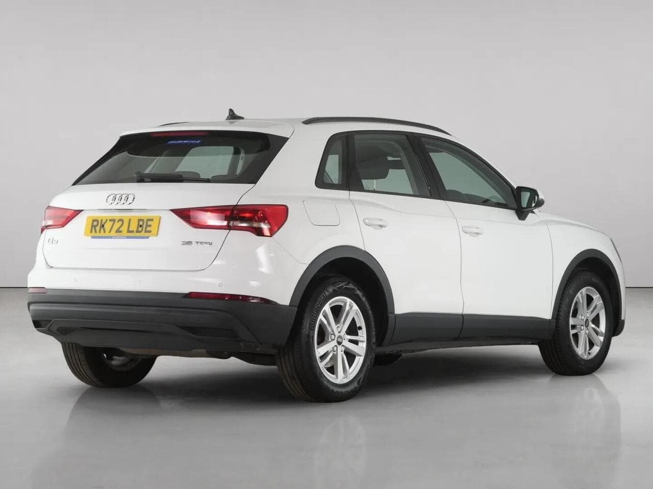 Audi Q3 thumbnail Rear Right